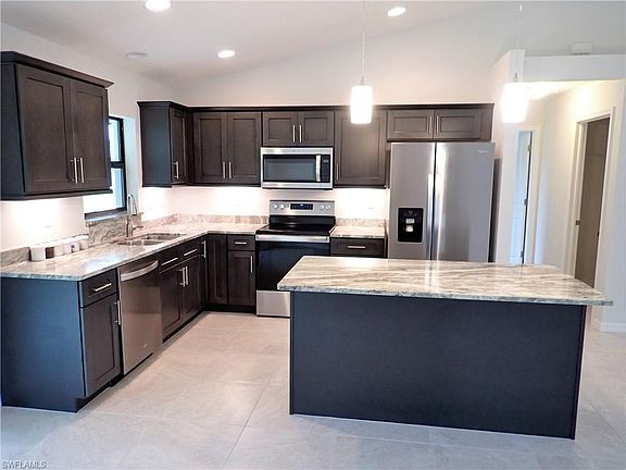 5th image of 2718 SW 3rd Ave