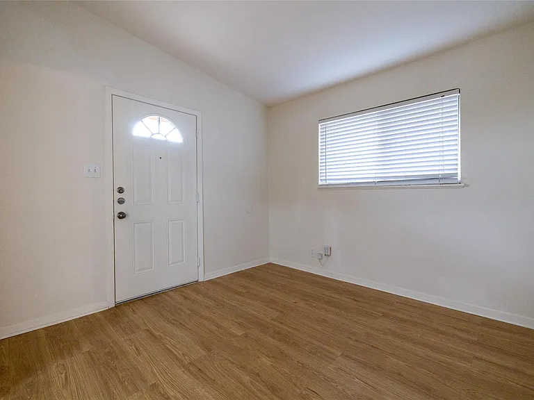 4304 Scottsdale Rd — Photo 4