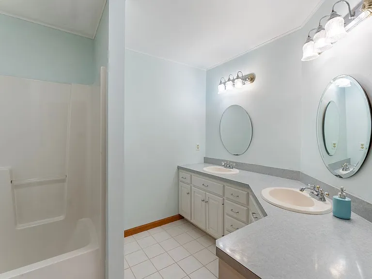 202 West Rd — Photo 7