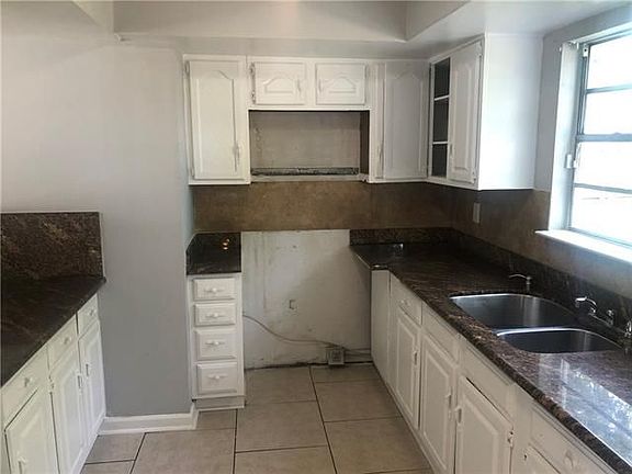 5th image of 433 Corrine Ct