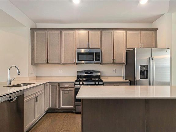3rd image of 154 Chester Arthur Dr