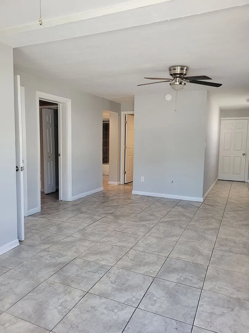 Building Photo - 424 Camellia Dr