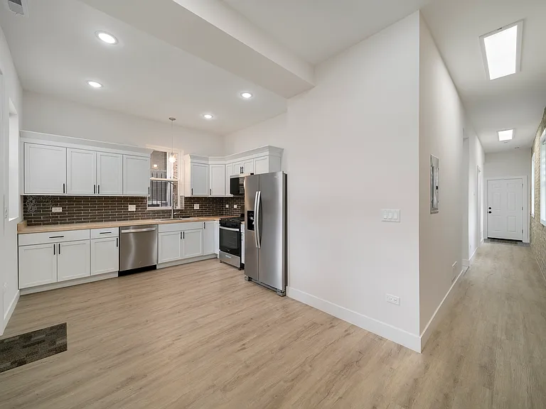 Kitchen / Dining Area