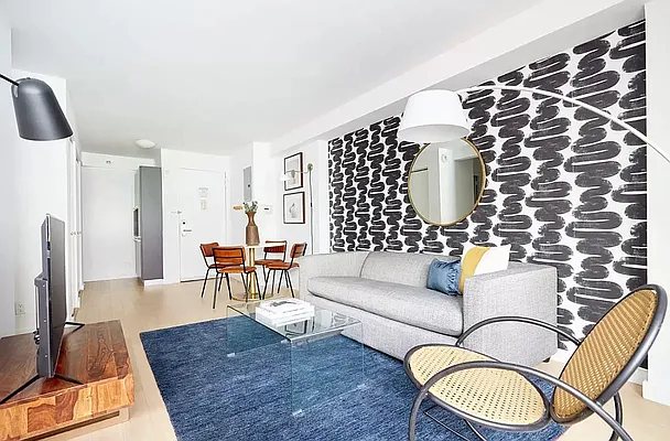 Rented by Manhattan Realty Group | media 14