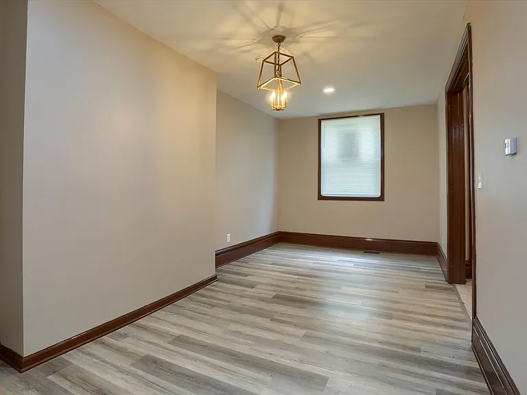 2122 Jefferson St — Photo 15