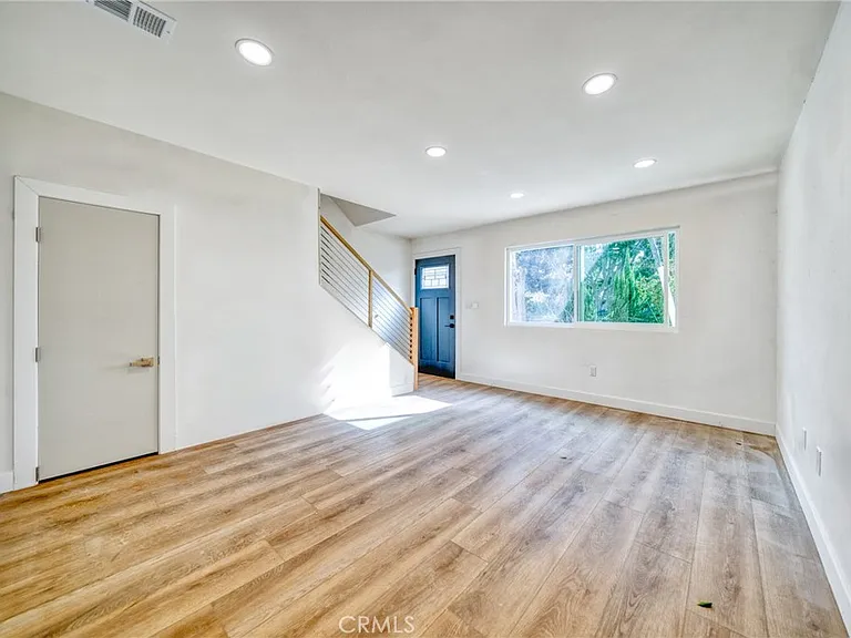 2617 E Morningside St — Photo 1