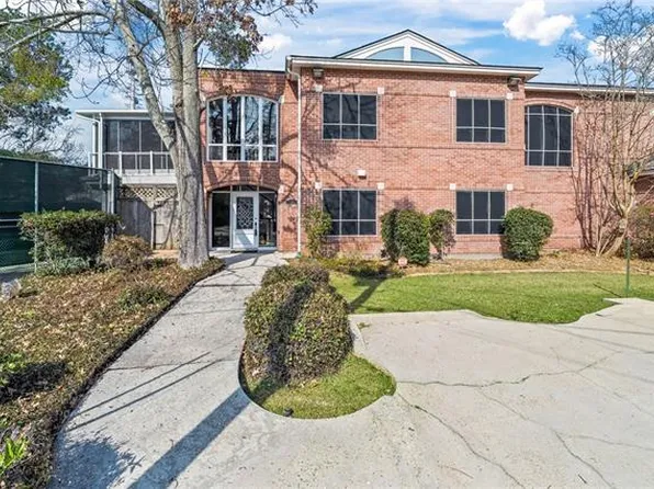 632 Village Ln S, Mandeville, LA 70471