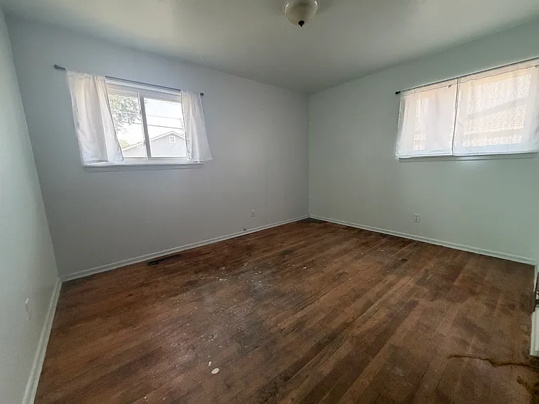 1045 Gridley Dr — Photo 5