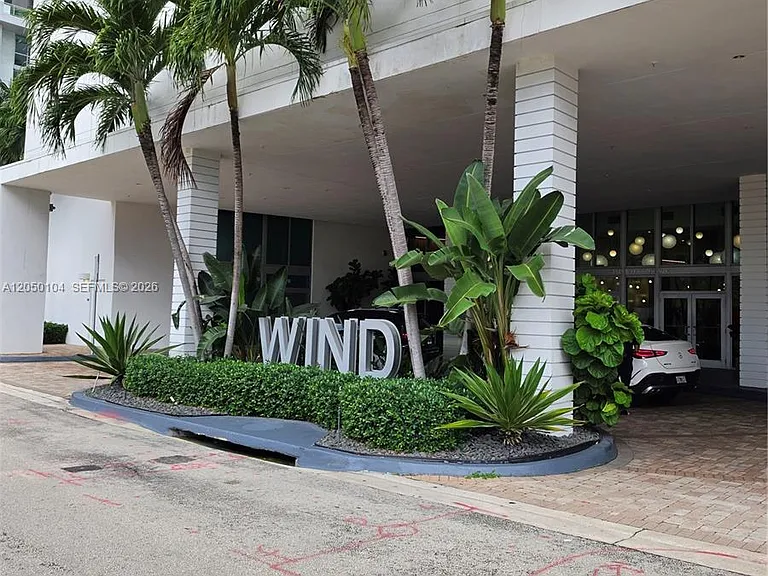 350 S Miami Ave #3201 — Photo 1