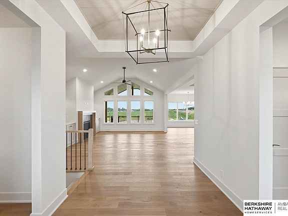 4th image of 5920 198th St