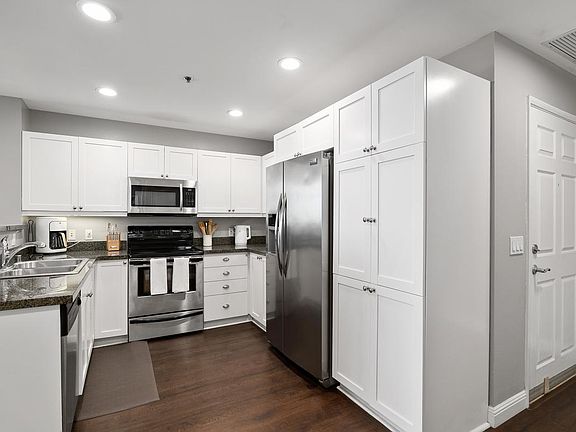 5th image of 427 9th Ave Unit 1202