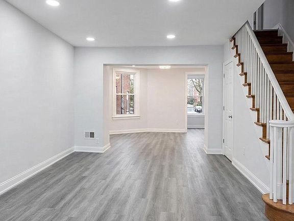 3rd image of 5240 Roosevelt Blvd