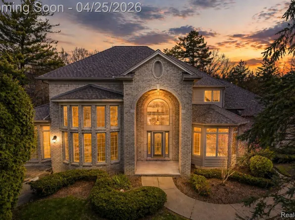 6608 Enclave Dr, Clarkston, MI 48348