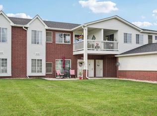 8200 Lexington Pl APT 11, Pleasant Prairie, WI 53158