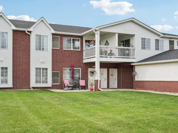 8200 Lexington PLACE #11, Pleasant Prairie, WI 53158