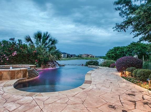 4th image of 167 Stoneleigh Dr
