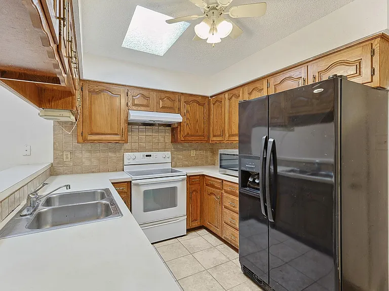 5137 Shoregate Dr — Photo 15