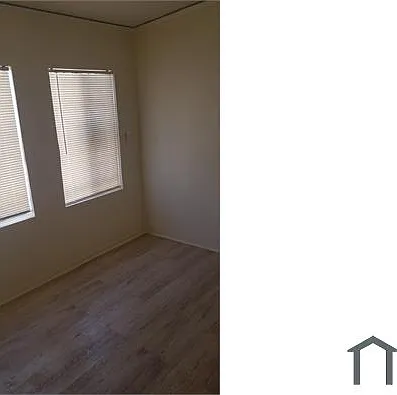 342 1/2 W 52nd Pl — Photo 1
