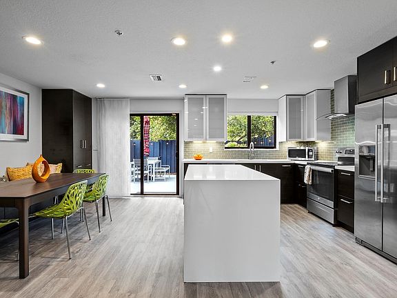 4th image of 1622 NW 1st Avenue #9