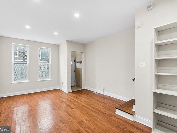 2nd image of 1538 Tasker St