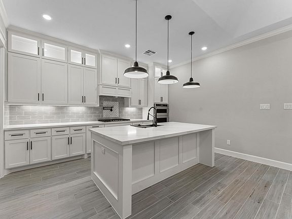 4th image of 40 Stanford Ct