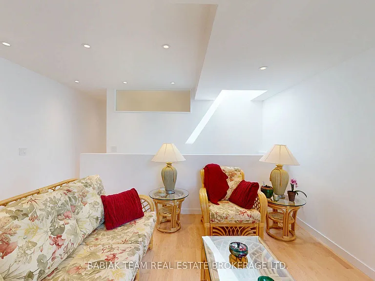 149 Maria St #UPPER — Photo 7