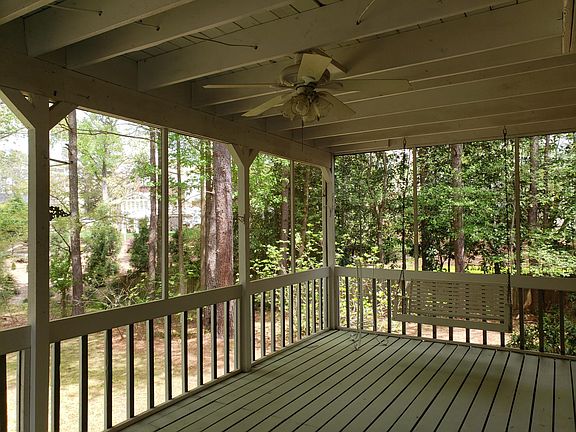 Screened porch w/ swing
