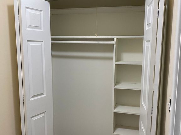 5th image of 6030 N Kenmore Ave APT 208