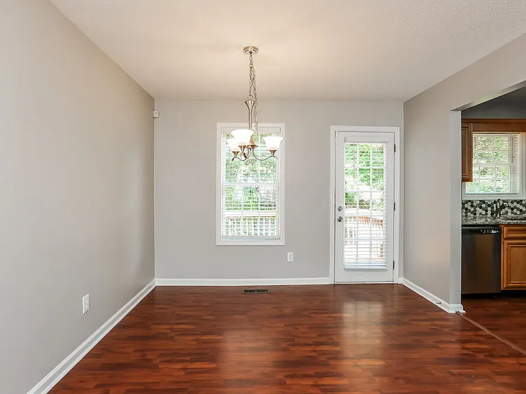 639 Sheffield Ct — Photo 7