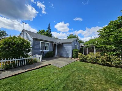 1040 NE Madrone St, Grants Pass, OR, 97526