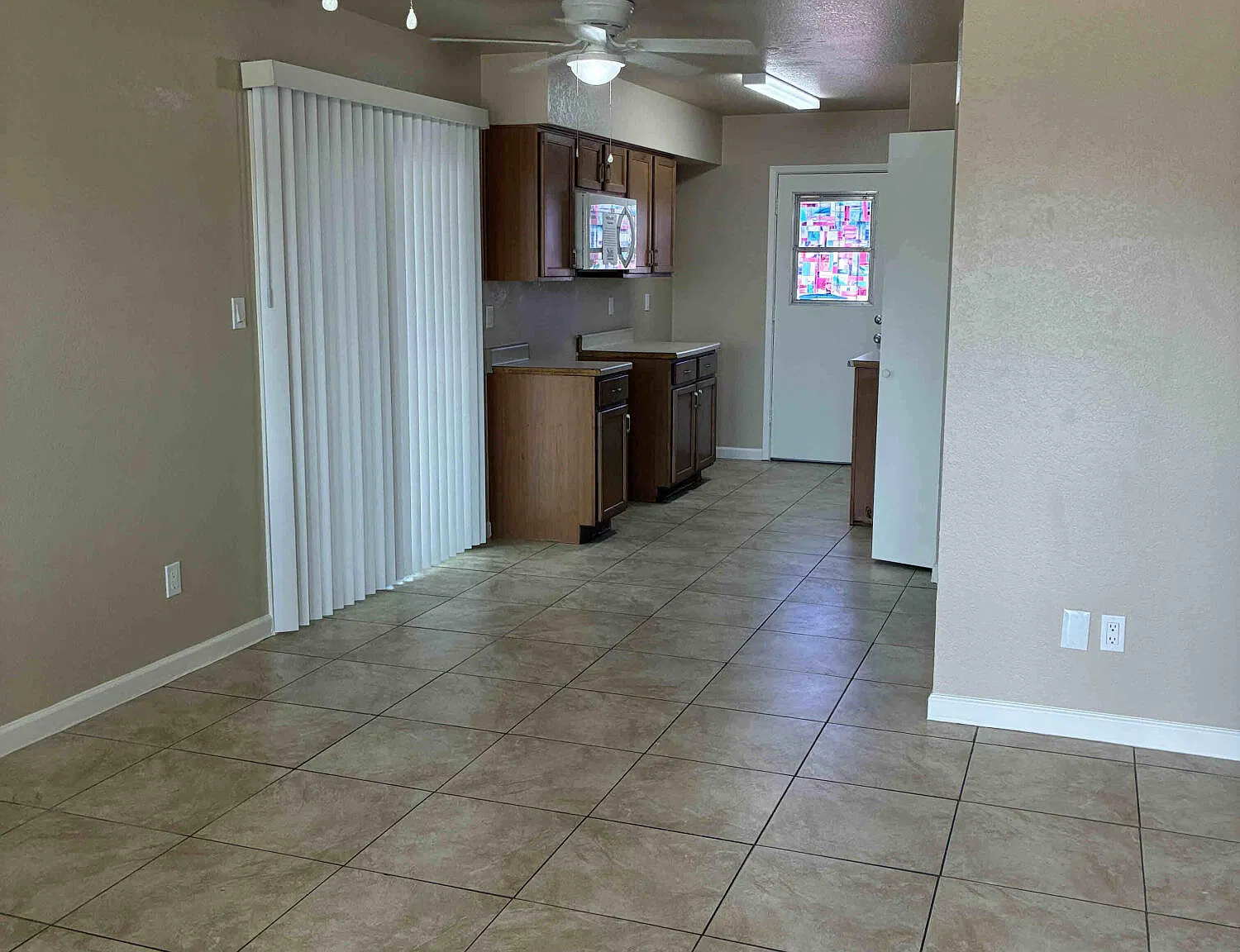 2 bed, 1.0 bath, 890 sqft, $1,195 — Photo 2