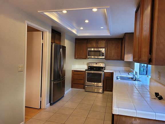 5th image of 580 Laurie Jo Ln