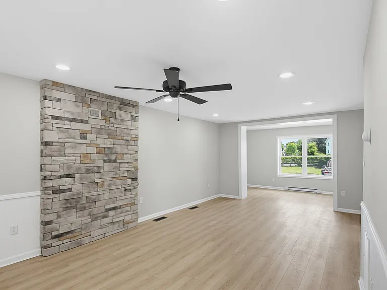 837 Virginia Ave — Photo 10