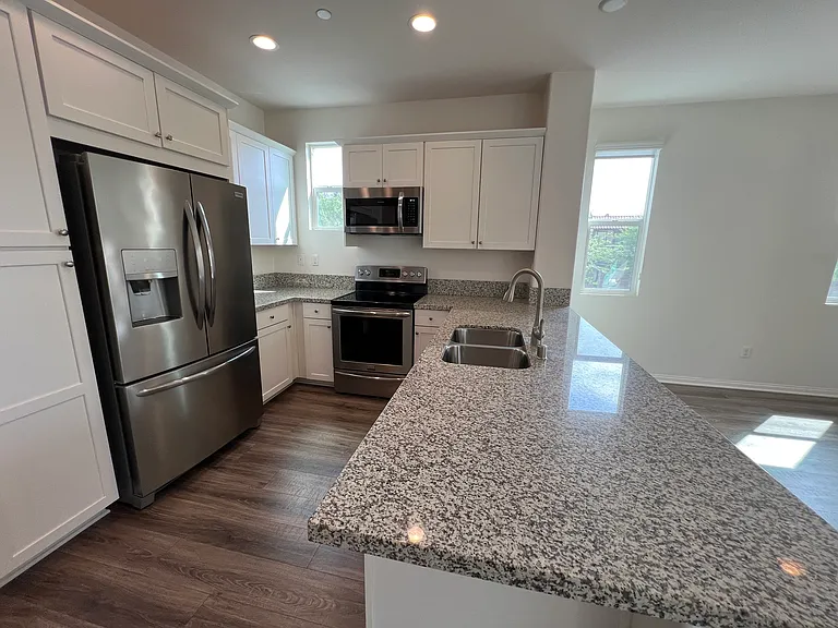 2418 S Fremont Ave #10 — Photo 9
