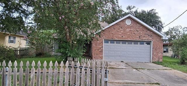 1st image of 433 Maple Loop
