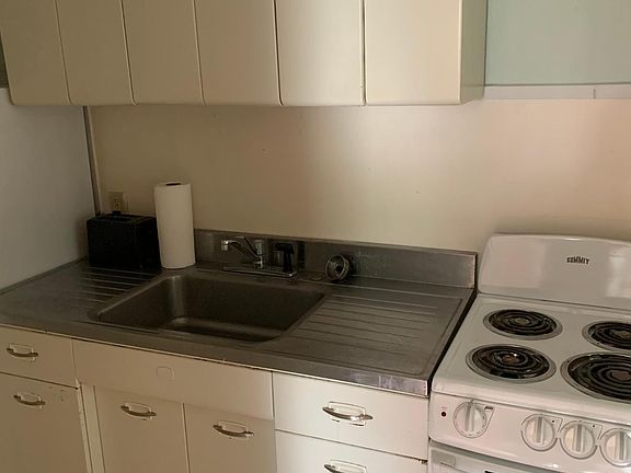 5th image of 348 Goundry St #1