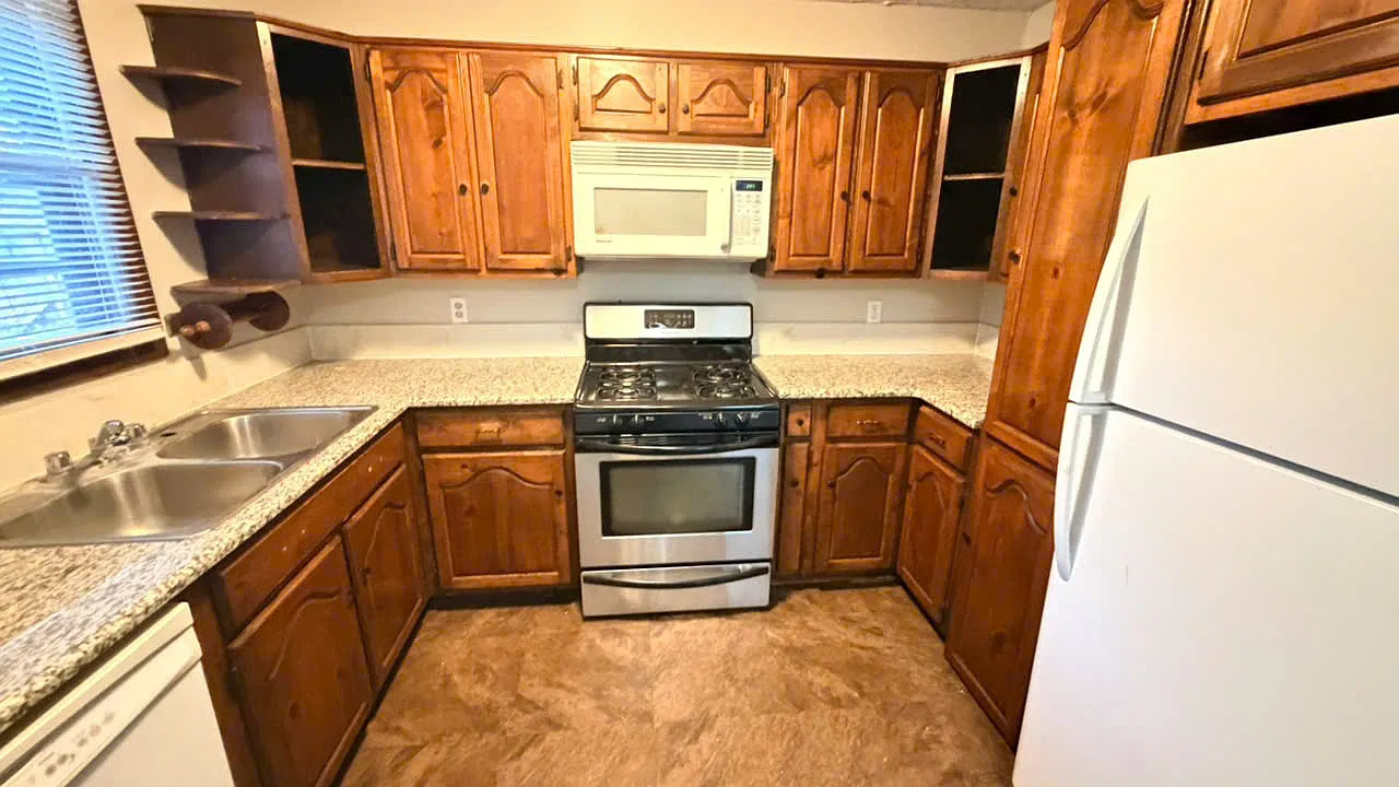 2 bed, 973 sqft, $975 — Photo 2