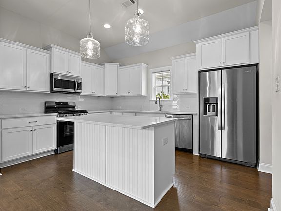 5th image of 2272 Lakeview Dr