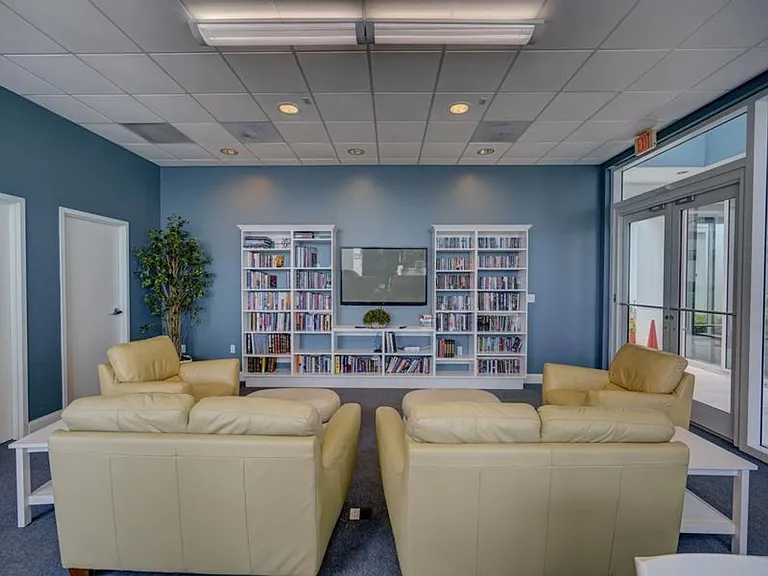 241 Riverside Dr #2610 — Photo 33