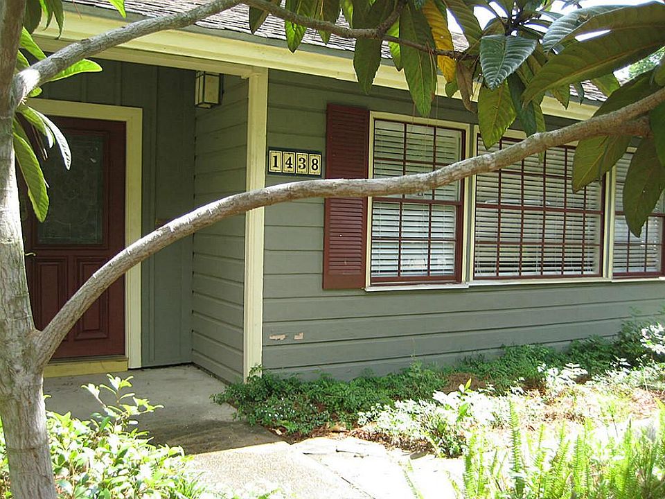Charming Garden Oaks bungalow on gorgeous lot.