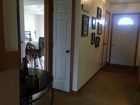 2nd image of 1592 Rosewood Dr