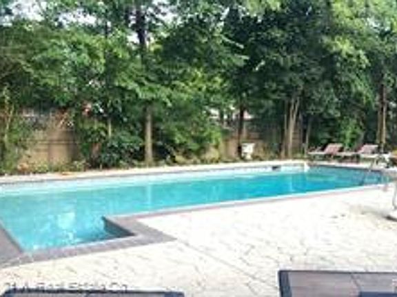3rd image of 3730 Eastbourne Dr