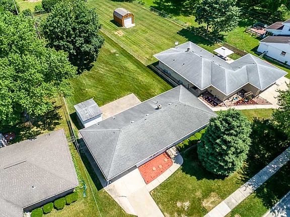 3rd image of 2619 Skokie Dr