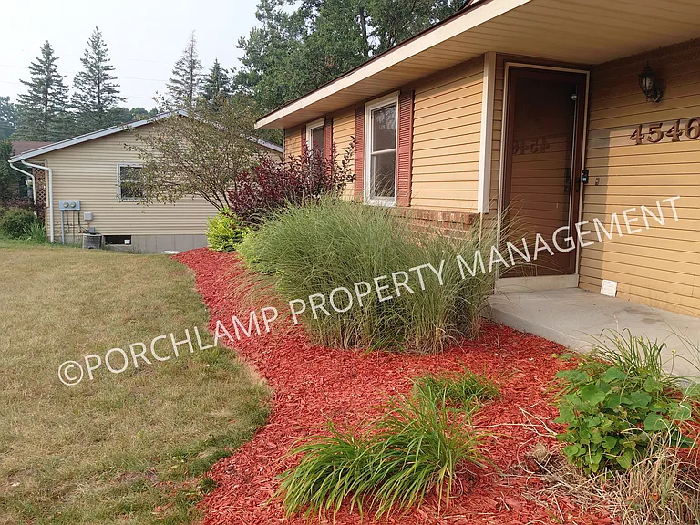 4546 Sarafield St NE — Photo 2