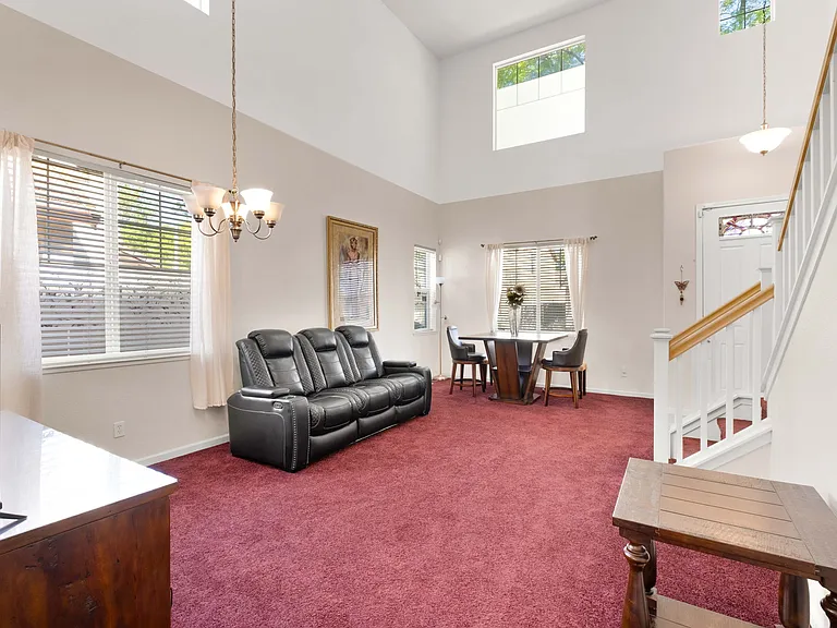 355 Foxglove St — Photo 2