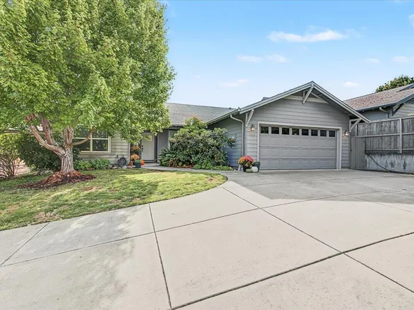 120 Andi Ct, Talent, OR 97540