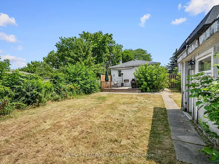 110 Gorman Park Rd — Photo 49