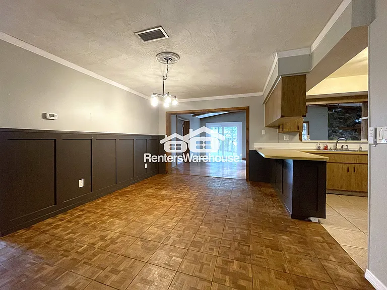 802 Embassy Rd — Photo 5