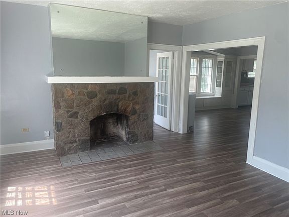 2nd image of 2827 Avondale Ave