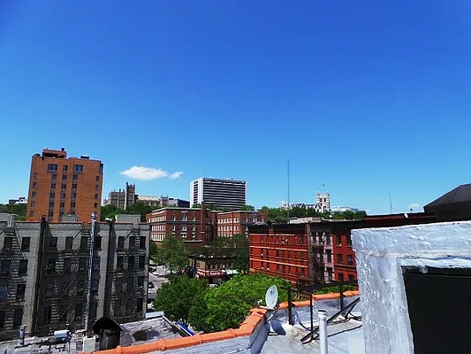 Rented by Perry Associates NYC Inc | media 1